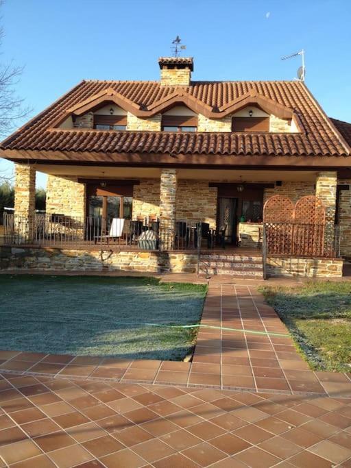 Los Rosales De Venturada Exterior photo
