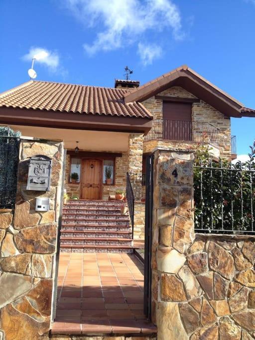 Los Rosales De Venturada Exterior photo
